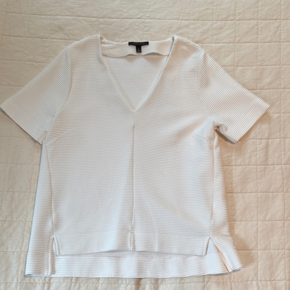 Banana Republic White V-Neck Short Sleeve Top